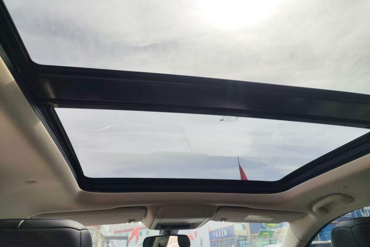 Used Cadillac XT5 2018 25T Luxury Model Headliner