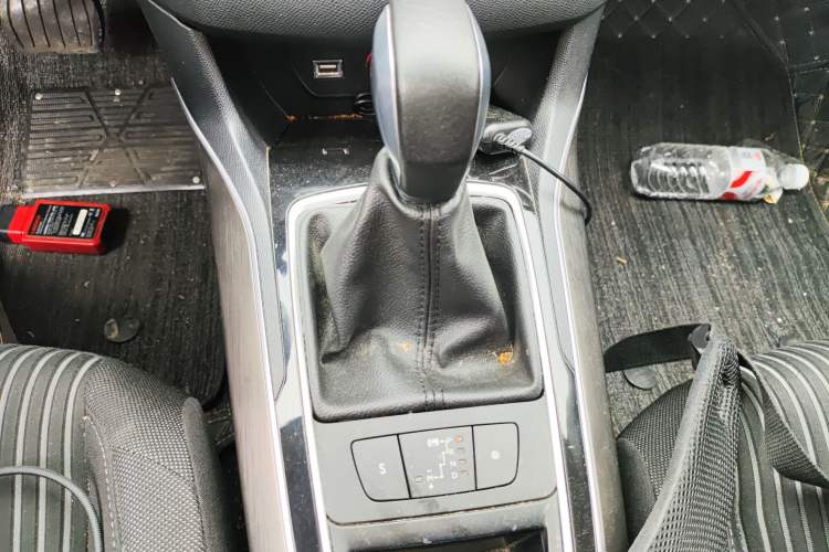 Used Peugeot 408 2014 1.8L Automatic Luxury Edition Gear Lever