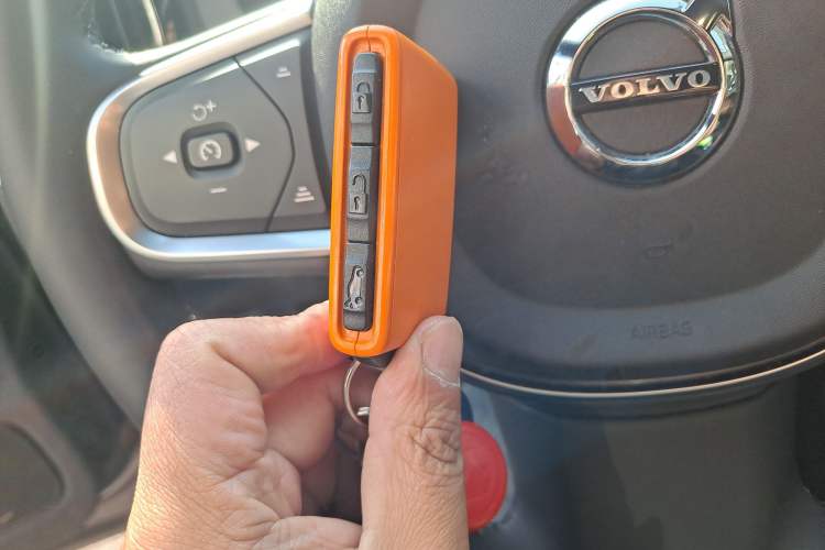 Used Volvo XC60 2025 B5 4x4 Smart Luxury Edition
