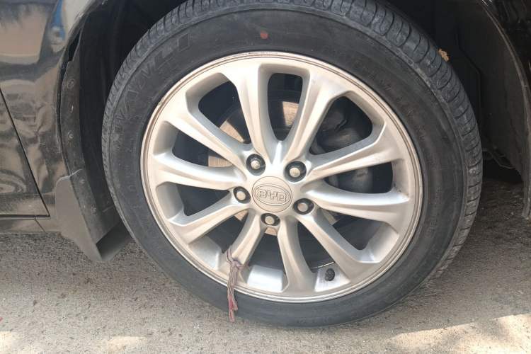 Used BYD Sirui 2013 1.5TI Manual Luxury Model Right Front Wheel Hub