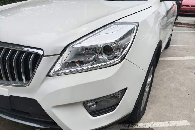 Used BAIC Weiwang S50 2016 1.5T Manual Happy Motion Superior Edition Left Front Headlight