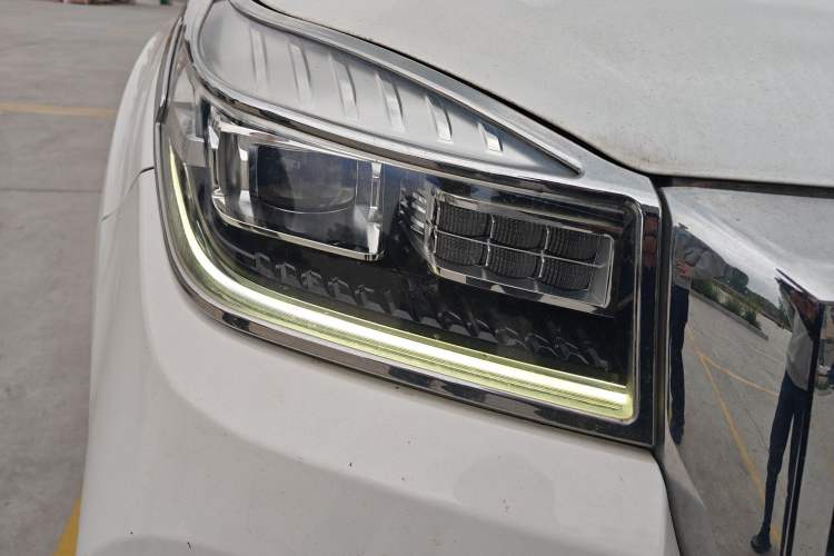 Used Haval H9 2020 2.0T Gasoline 4x4 Luxury 7-Seater Right Front Headlight