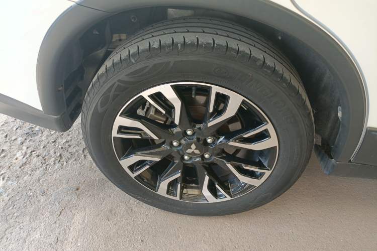 Used Mitsubishi Outlander 2019 2.0L Two-Wheel Drive Comfort Edition 5 Seats China VI Standard