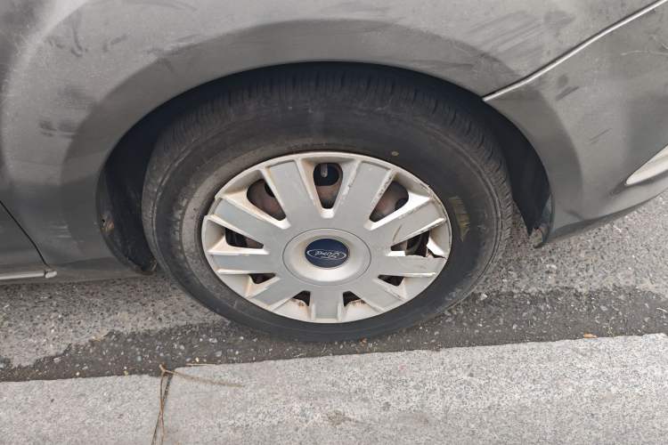 Used Ford Focus 2011 Sedan 1.8L Manual Classic Model
