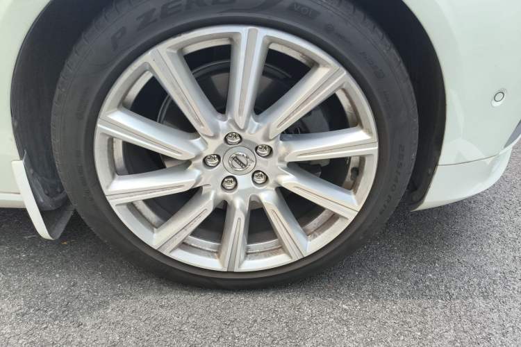 Used Volvo S90 2018 T5 Prestige Edition Right Front Wheel Hub