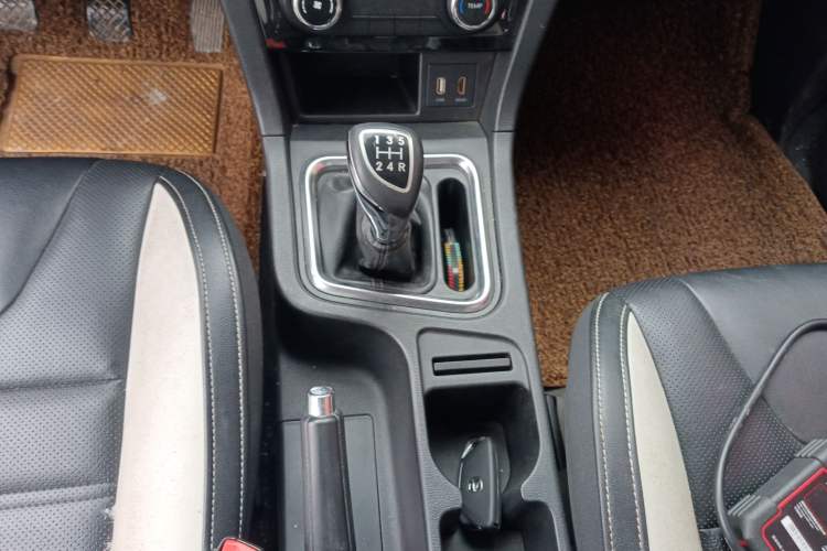 Used BAIC Weiwang M50F 2017 1.5L Standard Model
