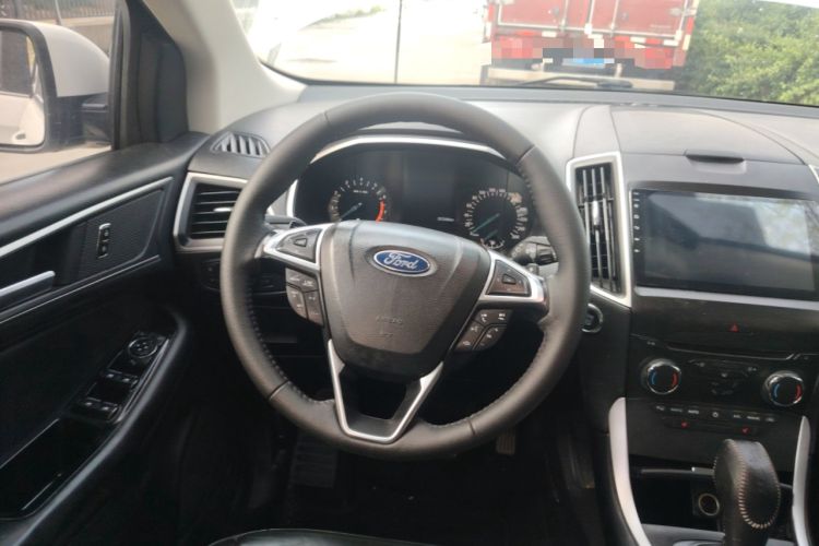 Used Ford Edge 2018 EcoBoost 245 Two-Wheel-Drive Platinum Edition 5 Seats Steering Wheel