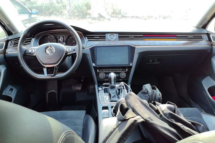 Used Volkswagen Magotan 2018 330TSI DSG Luxury Model Center Console