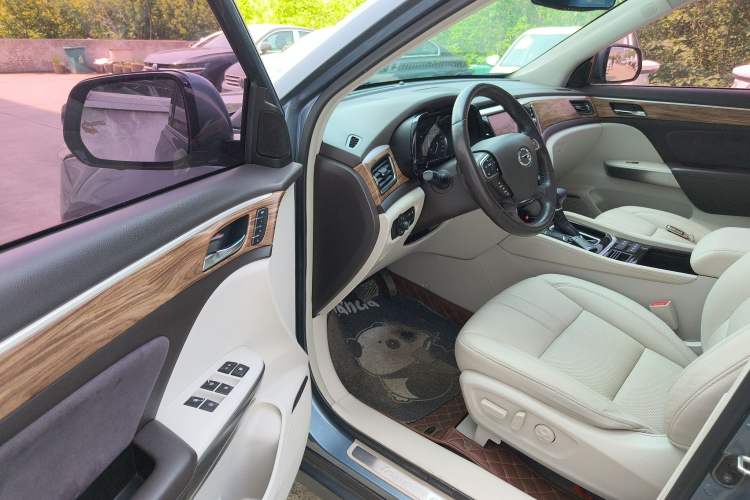 Used GAC Trumpchi GS8 2017 320T Two-Wheel Drive Luxury Smart Connectivity Version (7 Seats)
