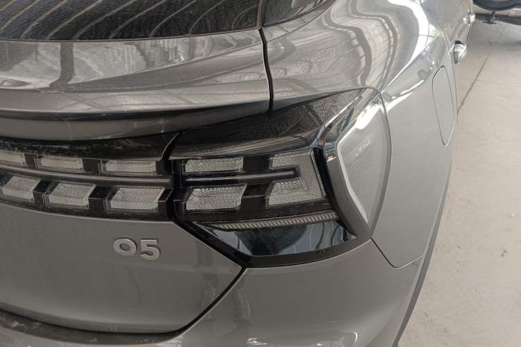 Used Lynk & Co 05 2020 2.0TD Two-Wheel Drive Shine Halo Exterior 1