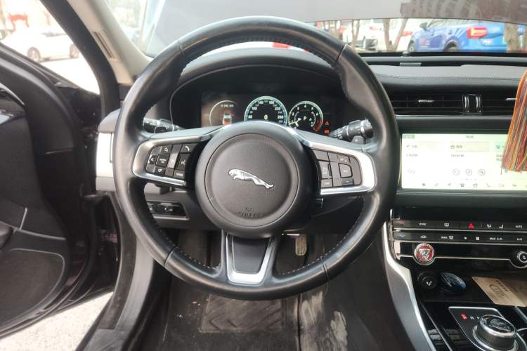 Used Jaguar XFL 2020 XFL 2.0T P200 Two-Wheel-Drive Elite Edition Steering Wheel