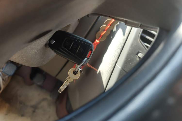 Used SAIC MAXUS Xintu V80 2017 2.5T 5-Speed Manual Aoyuntong National V Long Wheelbase Mid-Roof 6-10 Seater
