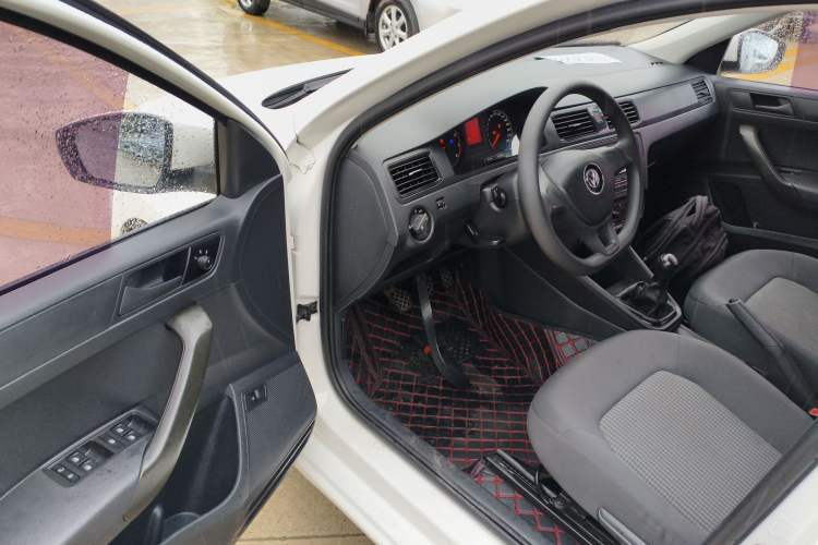 Used Volkswagen Santana 2016 1.6L Manual Fashion Edition Driver Seat