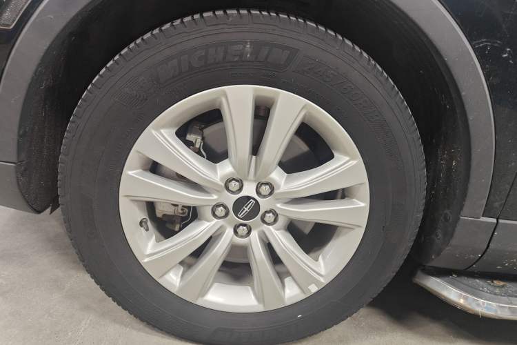 Used Lincoln MKX 2015 2.0T Two-Wheel Drive Deluxe Edition
