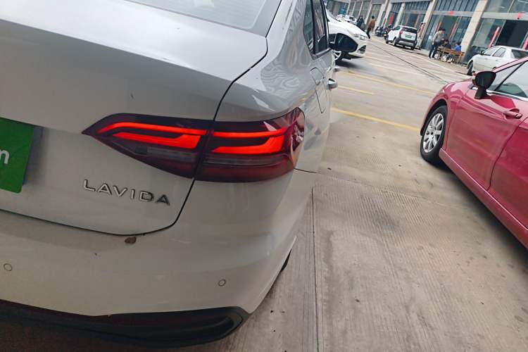 Used Volkswagen Lavida 2023 1.5L Automatic De Yi Edition Right Rear Taillight