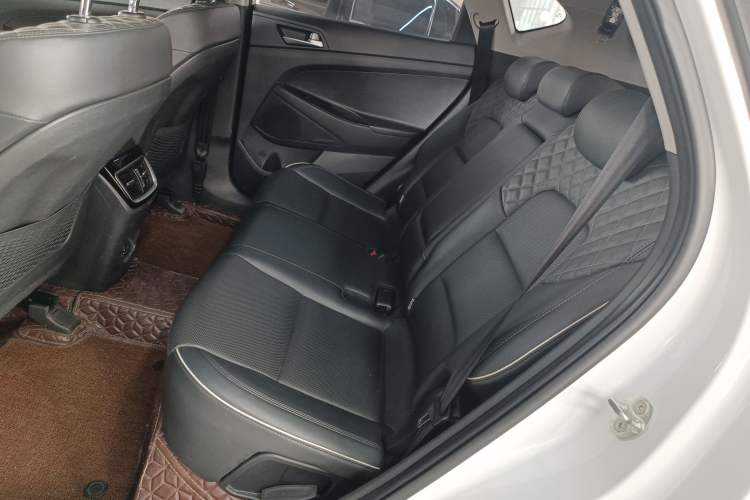 Used Hyundai Tucson 2019 280TGDi Dual-Clutch Two-Wheel Drive Fashion Edition China VI Standard
