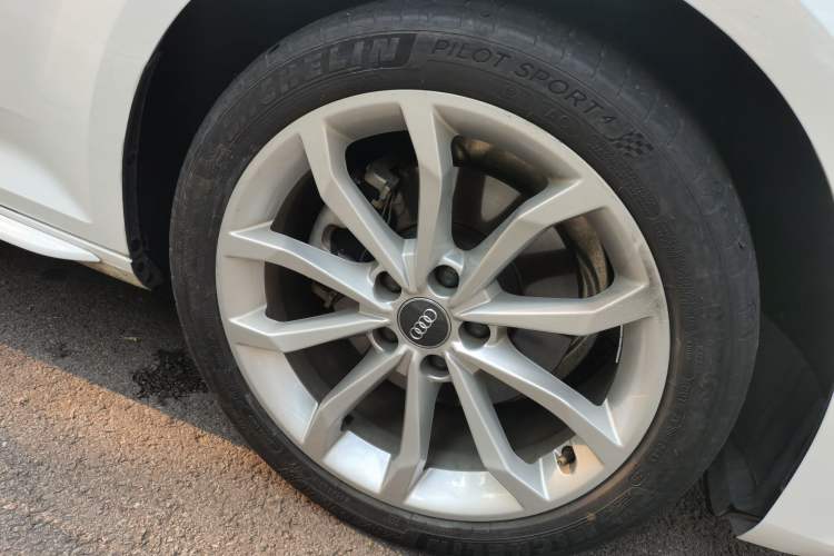 Used Audi A4L 2019 40 TFSI Fashion Edition China VI Emission Standard Right Front Wheel Hub