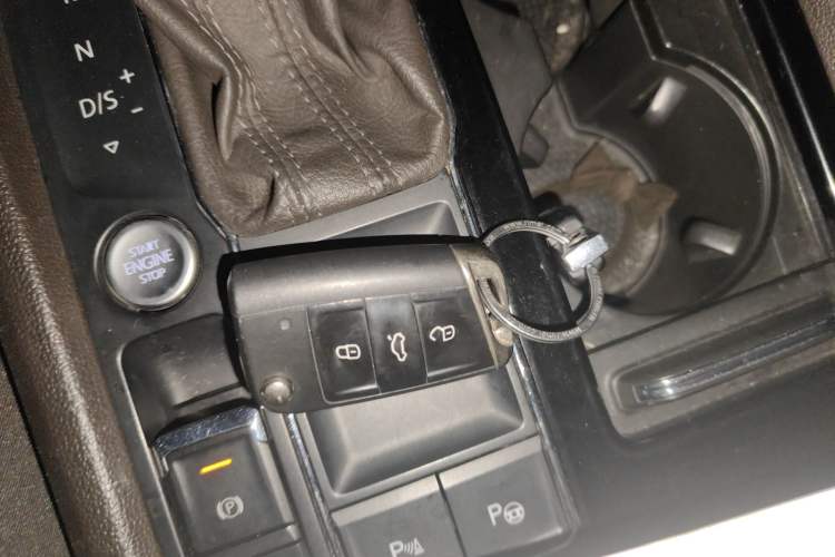 Used Volkswagen Teramont 2020 330TSI Two-Wheel-Drive Luxury Edition China VI Standard Vehicle Key