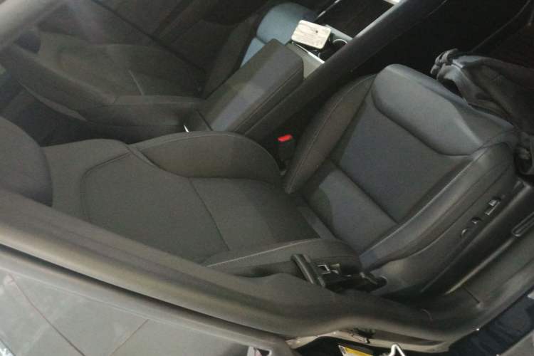 Used Tesla Model Y L 2025 Model Long-Range All-Wheel-Drive Version Right Front Seat