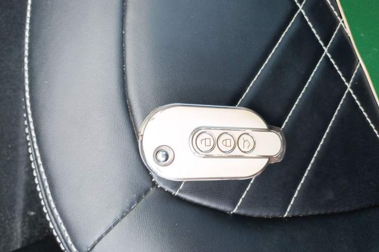 Used Wuling Hongguang MINIEV 2022 Macaron Fashion Model Lithium Iron Phosphate Vehicle Key