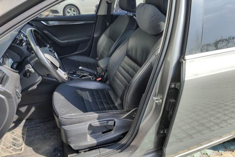 Used Skoda Octavia 2017 1.6L Automatic Smart Drive Edition Left Front Seat