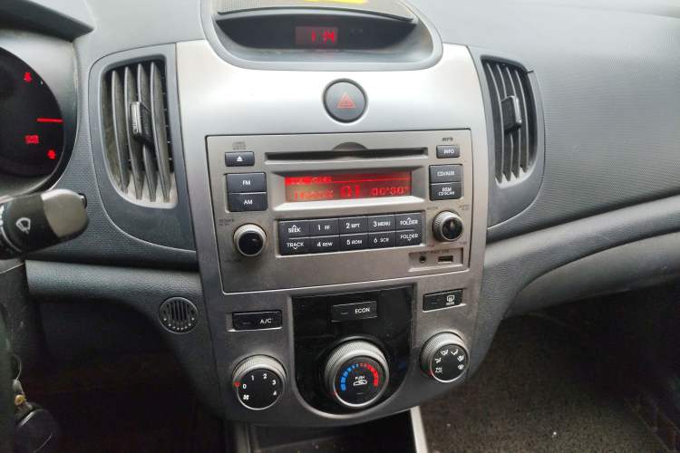 Used Kia Forte 2011 1.6L MT GLS Audio And AC Panel
