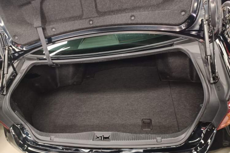 Used Toyota Crown 2015 2.5L Smart Edition Trunk