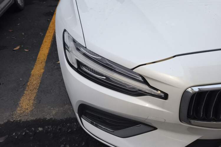 Used Volvo S60 2022 B4 Zhiyuan Luxury Edition Right Front Headlight