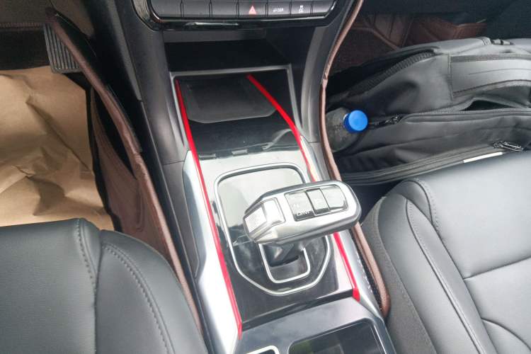 Used Haval H2 2018 Chuanxiang Edition Blue Badge 1.5T Dual-Clutch Two-Wheel Drive Fashionable Model