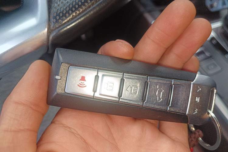 Used Wey VV5 2019 Upgraded Model 2.0T Two-Wheel Drive Ultra-Luxury Version China V Standard Vehicle Key