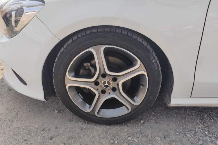 Used Mercedes-Benz CLA 2018 CLA 180 Exterior 4