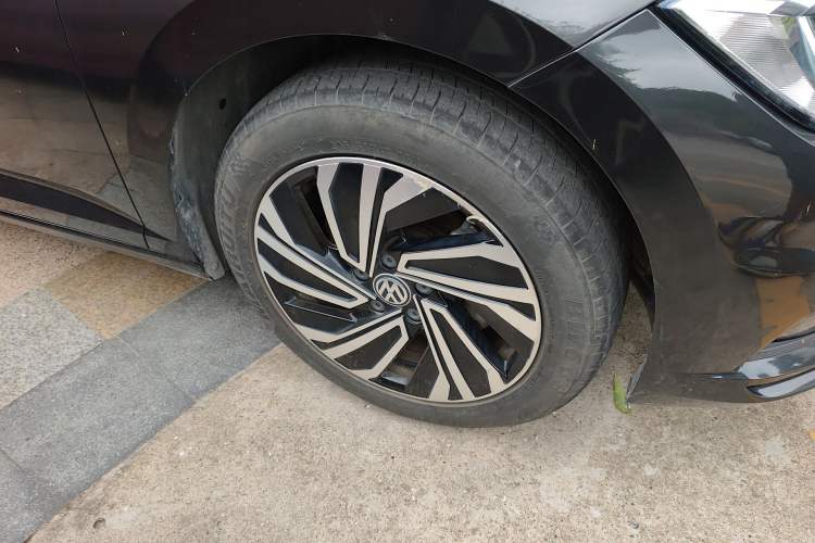 Used Volkswagen Sagitar 2021 280TSI DSG Excellence Edition Right Front Wheel Hub