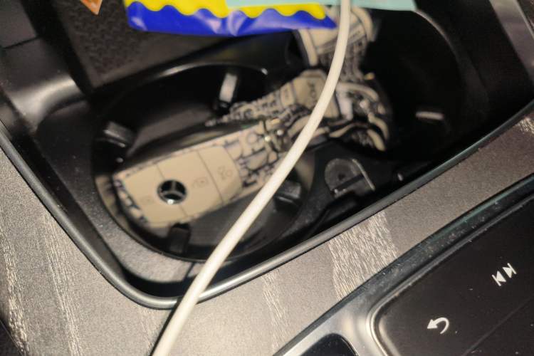 Used Mercedes-Benz E-Class New Energy 2022 Restyled E 350 e L Plug-in Hybrid Sports Sedan Vehicle Key