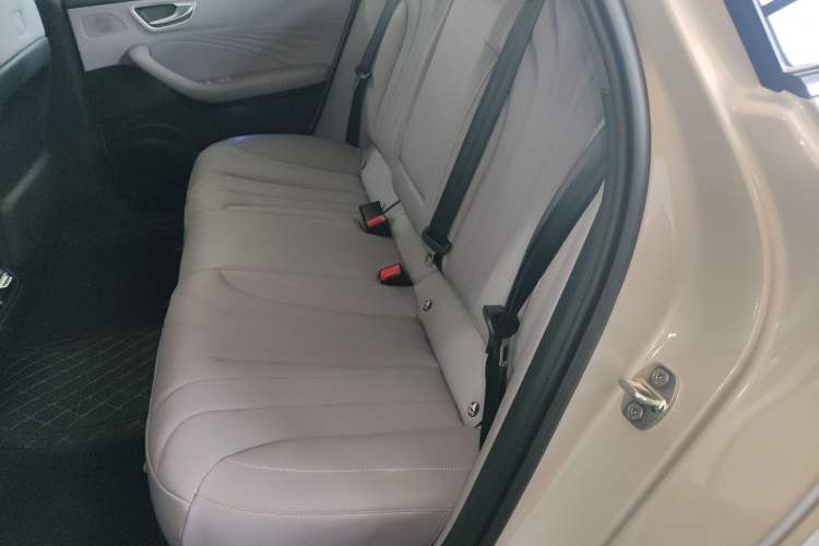 Used Roewe M7 DMH 2025 Model 160km Premium Version
