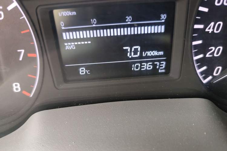 Used Nissan Sylphy 2012 1.6 XL Manual Luxury Edition Odometer Close Up