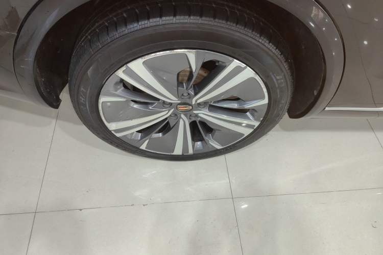 Used Hongqi E-HS9 2021 460 km Range Flagship Edition Six-Seater Right Rear Wheel Hub