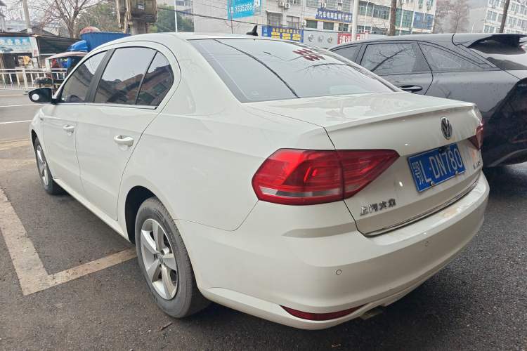 Used Volkswagen Lavida 2015 1.6L Manual Fashion Edition