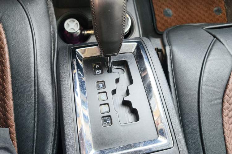 Used Dodge Journey 2010 2.7 Gear Lever