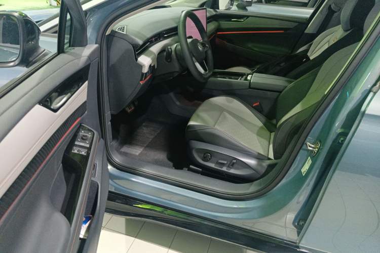 Used Volkswagen ID.7 VIZZION 2024 AIR model Driver Seat