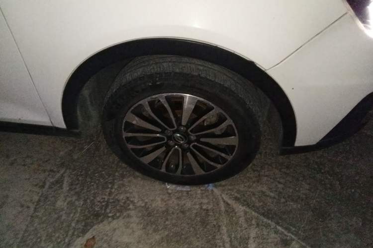 Used GAC Trumpchi GS5 Super 2016 2.0L Automatic Two-Wheel Drive Anniversary Edition Right Front Wheel Hub