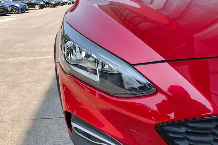 Used Ford Focus Active 2020 EcoBoost 180 Automatic Trendy Model Right Front Headlight