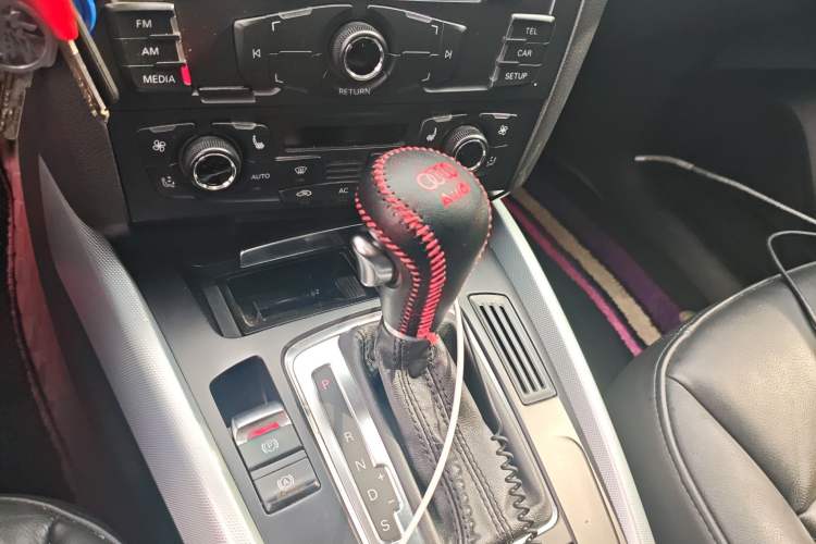 Used Audi Q5 2012 2.0TFSI Technology Model Gear Lever
