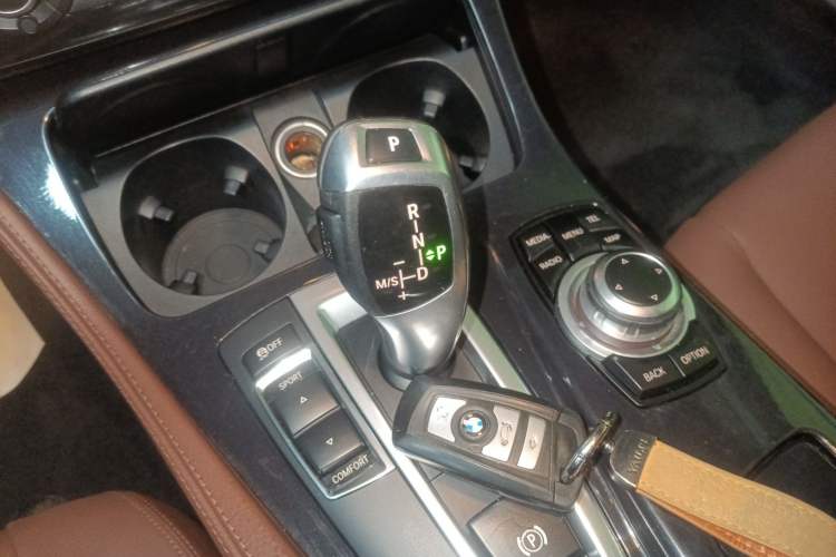 Used BMW 5 Series 2015 520i Elegant Edition Gear Lever