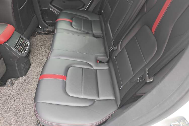 Used Haval H4 2019 Red-Label 1.5 GDIT DCT Luxury Smart Connectivity Model Left Rear Seat