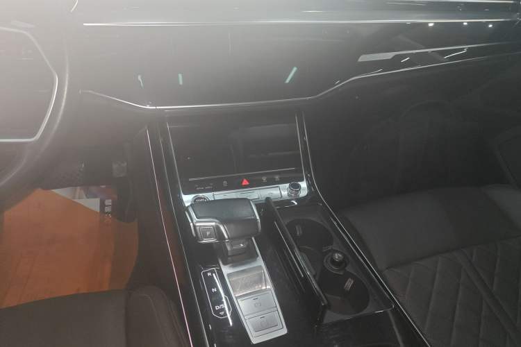 Used Audi A8 New Energy 2021 A8L 60 TFSIe quattro Audio And AC Panel