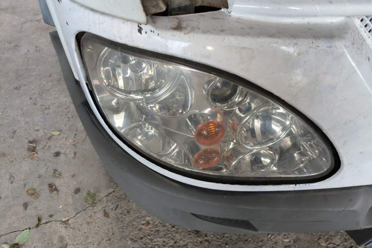 Used Iveco Turin 2009 2.8T-V36 Base Version Right Front Headlight