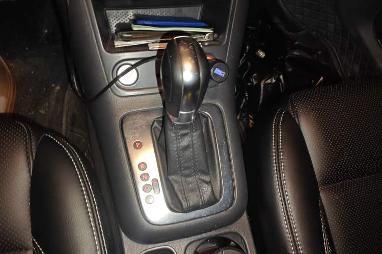 Used Volkswagen Tiguan 2015 1.8TSI Automatic Two-Wheel Drive Luxury Model Gear Lever