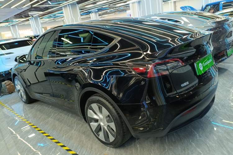 Used Tesla Model Y 2022 Long-Range All-Wheel-Drive Version
