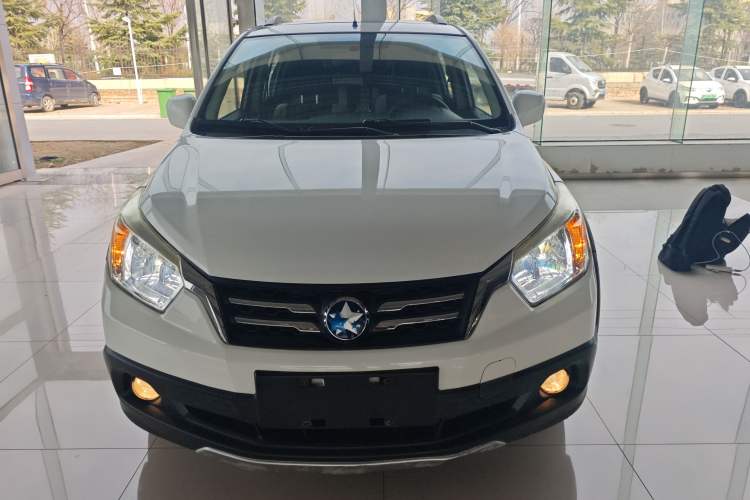 Used Venucia R50X 2015 1.6L Manual Luxury Edition