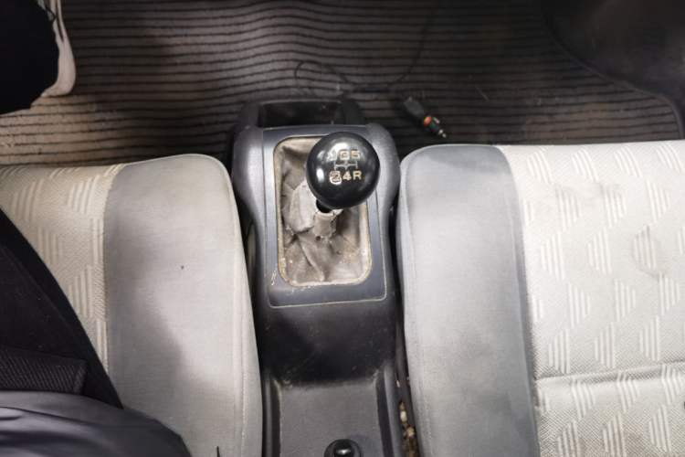 Used Wuling Rongguang 2011 1.2L Base Version
